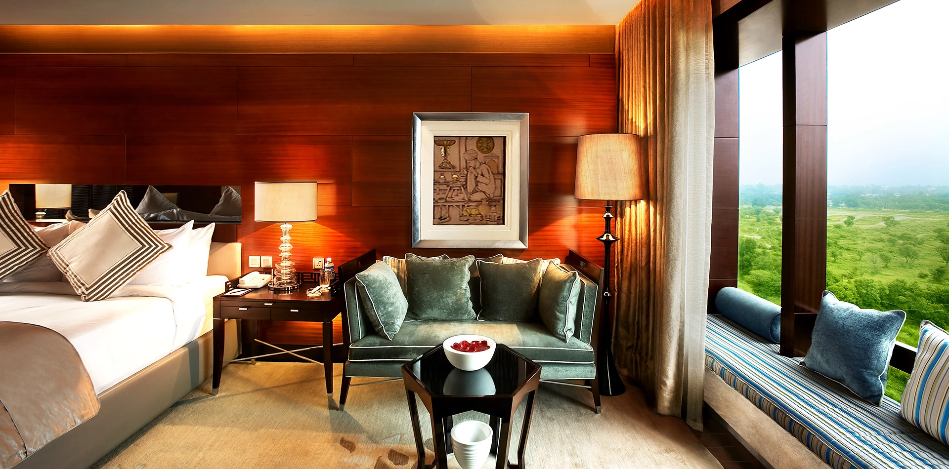 Royal Club Room - Leela Gurugram
